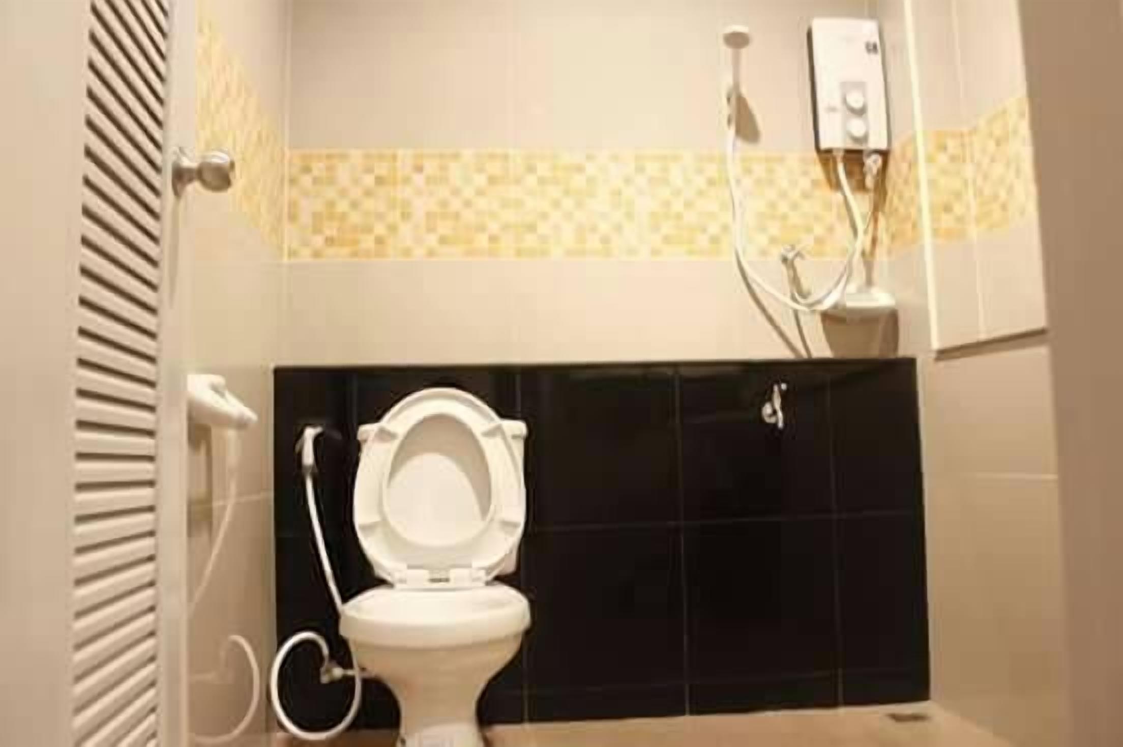 shower, free toiletries, towels