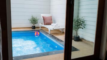 Pool Suite with Garden View | Private pool