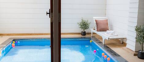 Pool Suite with Garden View | Private pool