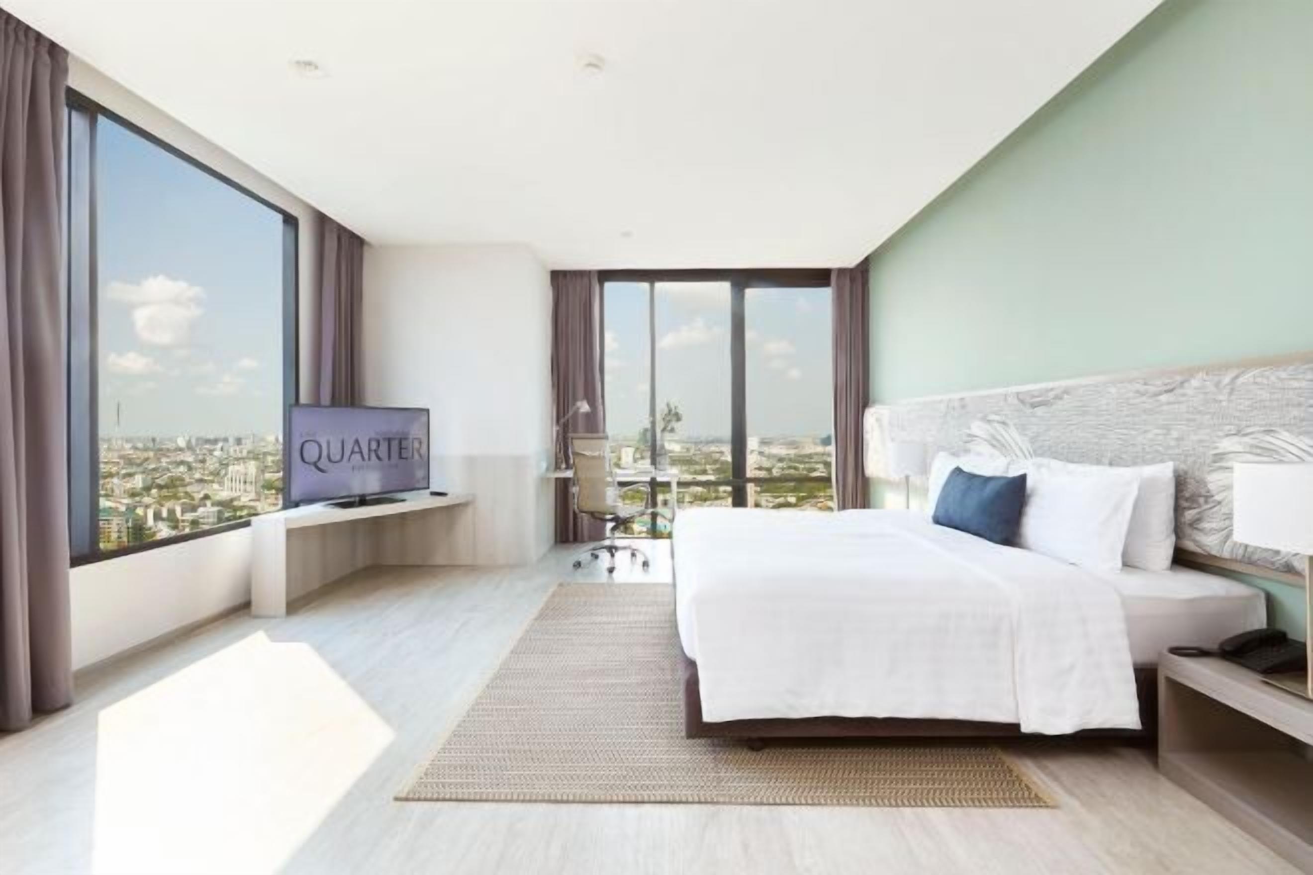 Premium bedding, in-room safe, desk, laptop workspace