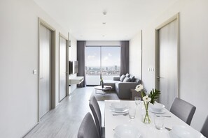 Familiesuite, 2 soverom | Eget tekjøkken | Kjøleskap, mikrobølgeovn, kaffetrakter/tekoker og vannkoker