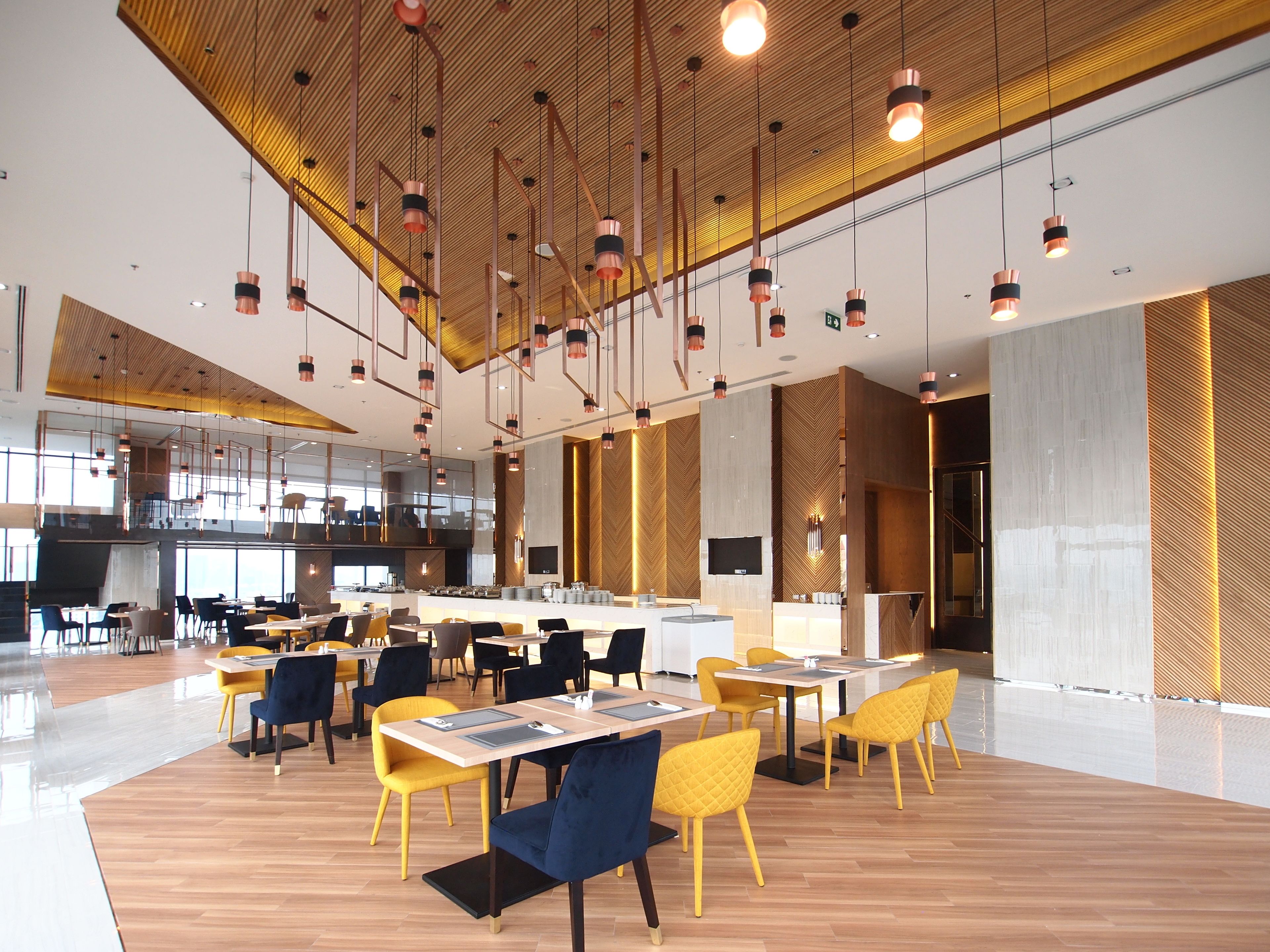 朝食 (ビュッフェ)、毎日提供 (1 名様 450 THB)