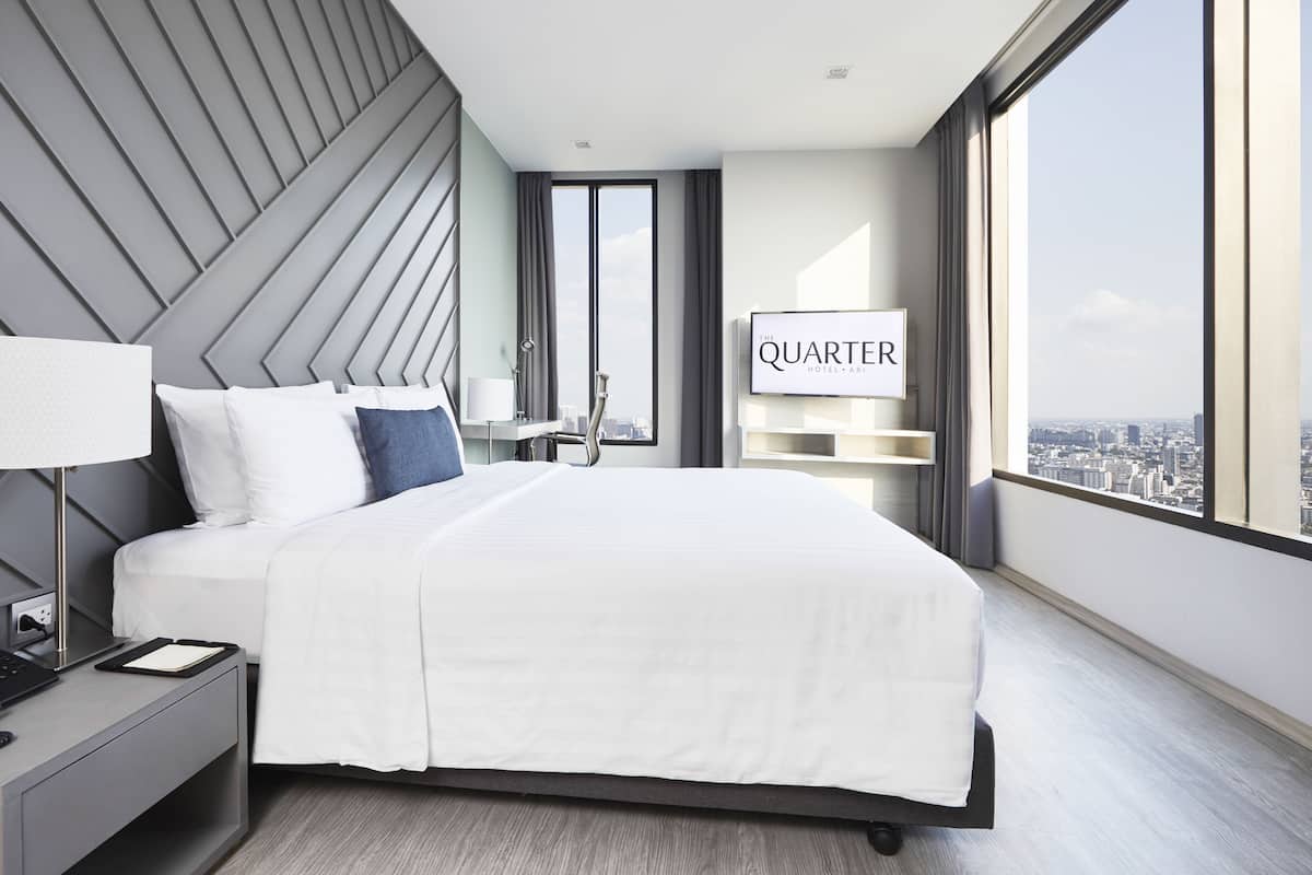 Family Suite, 2 Bedrooms | 2 bedrooms, premium bedding, in-room safe, desk