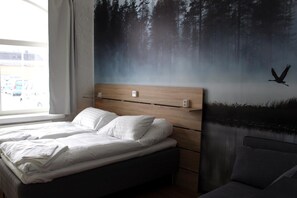 Desk, blackout drapes, free WiFi, bed sheets - Place to Sleep Hotel Rauma (Rauma)