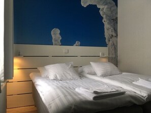 Desk, blackout drapes, free WiFi, bed sheets - Place to Sleep Hotel Rauma (Rauma)