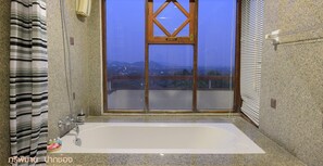 Four-Bedrooms Apartment  | Bañera profunda