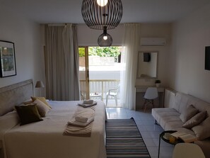 1 habitación, insonorización y tabla de planchar con plancha 
