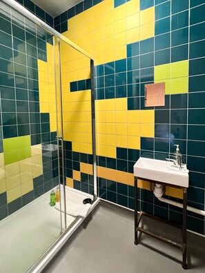 Standard Double Room | Bathroom | Shower, soap, toilet paper - Art Hostel (Leeds)