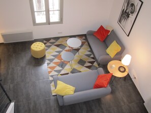 TV - CHARMING TOWN CENTER APARTMENT (Arles)