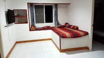 Casa familiar, 3 habitaciones | Área de sala de estar | Televisión de pantalla plana