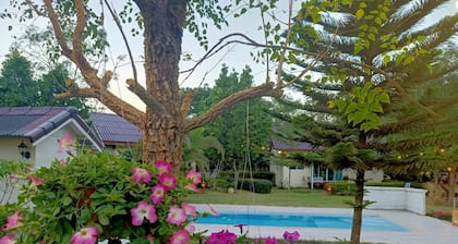 Les Collines Resort