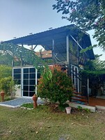 Se sirven cenas y cocina internacional