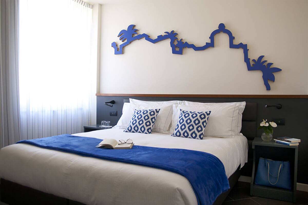 Habitación clásica con 1 cama matrimonial o 2 individuales, 1 habitación, baño privado | Ropa de cama de alta calidad y caja de seguridad en la habitación