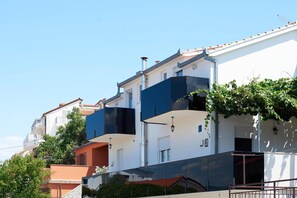 Front of property - Apartmani Knezovic (Trogir)