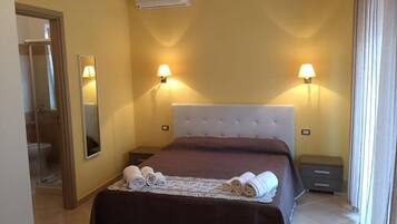 Coffre-fort, bureau, lit d’appoint (supplément), accès au Wi-Fi (inclus)