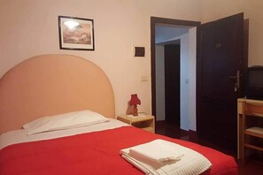 Free cots/infant beds, rollaway beds, free WiFi, bed sheets