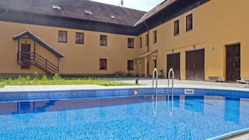 2 piscinas externas
