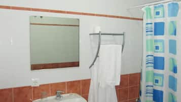 Bathtub, free toiletries, hair dryer, towels