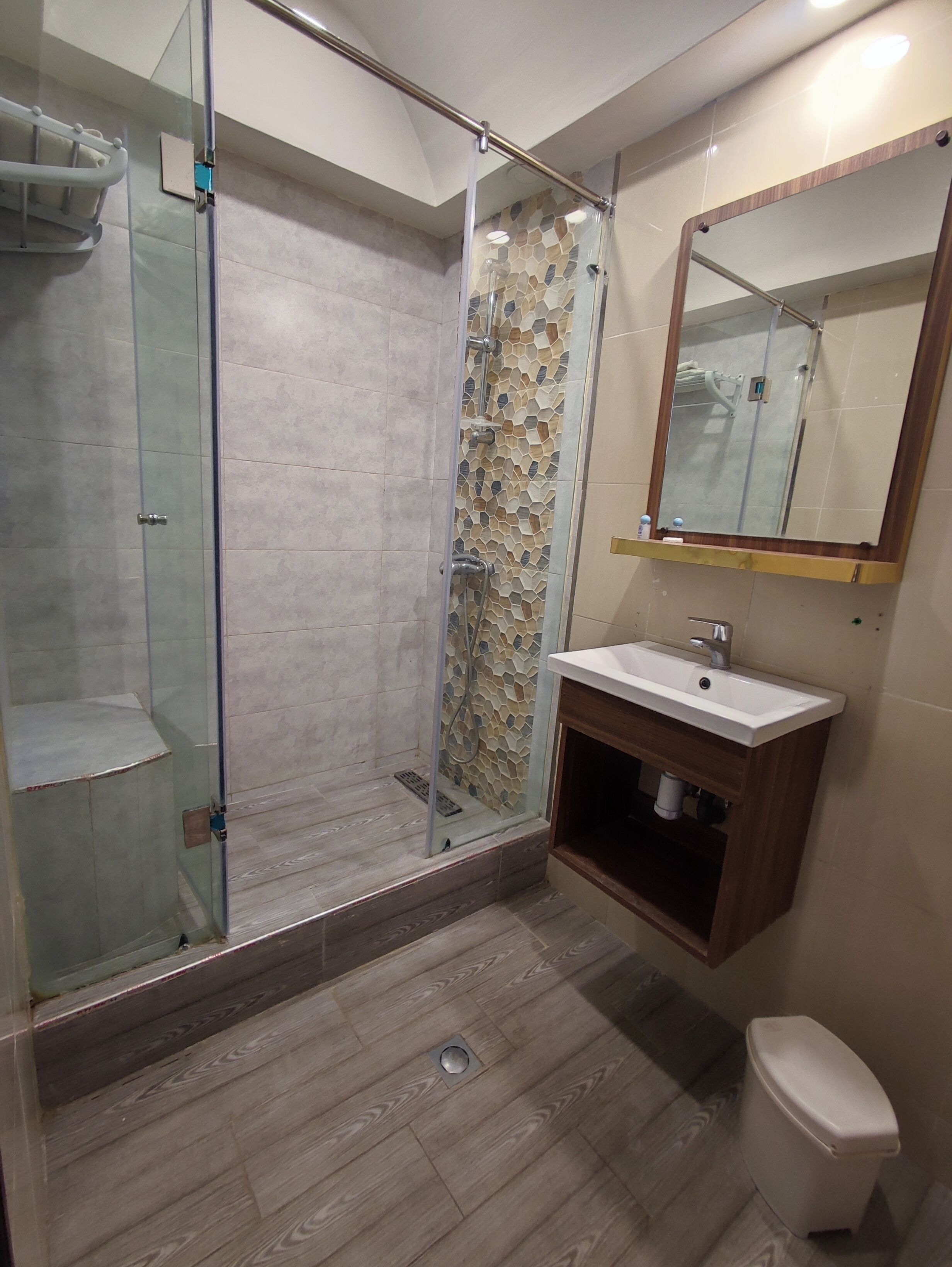 Triple Room | Bathroom | Shower, free toiletries, hair dryer (on request), towels