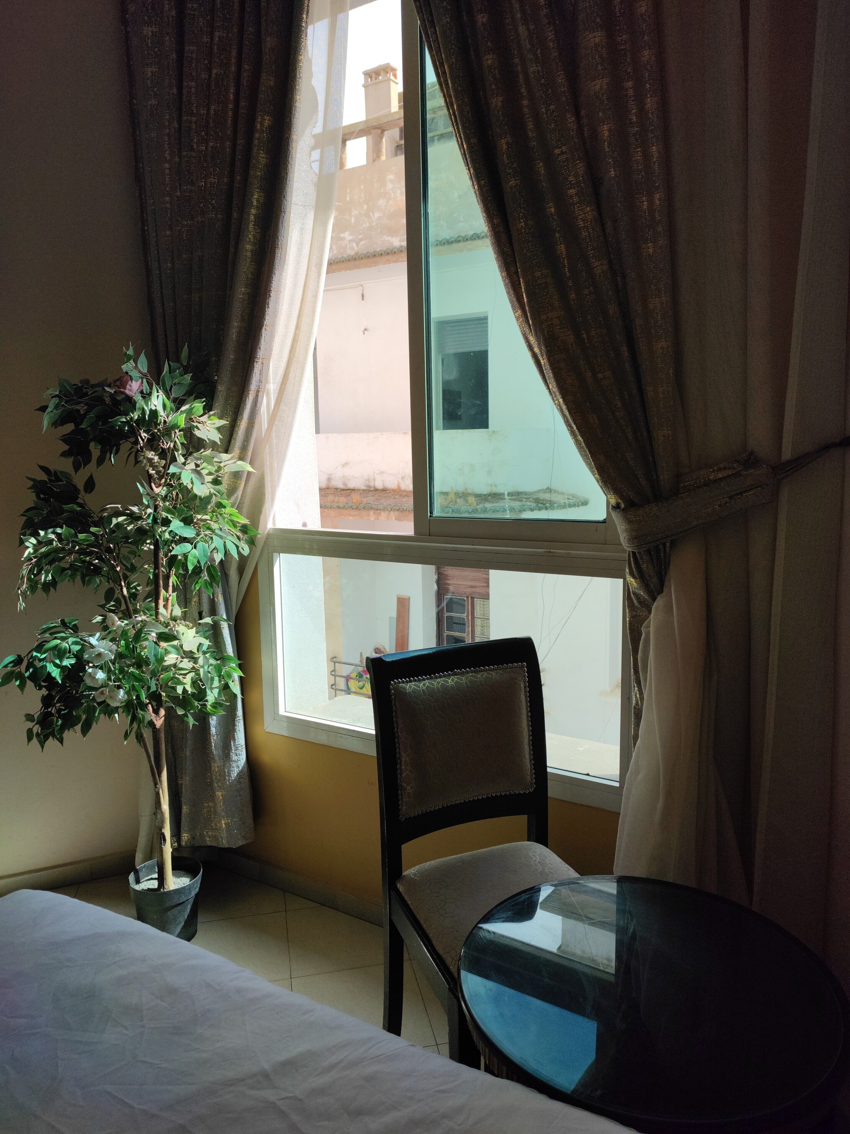 Triple Room | Desk, blackout curtains, free WiFi, bed sheets