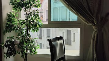 Habitación individual | Escritorio, cortinas opacas, wifi gratis y ropa de cama