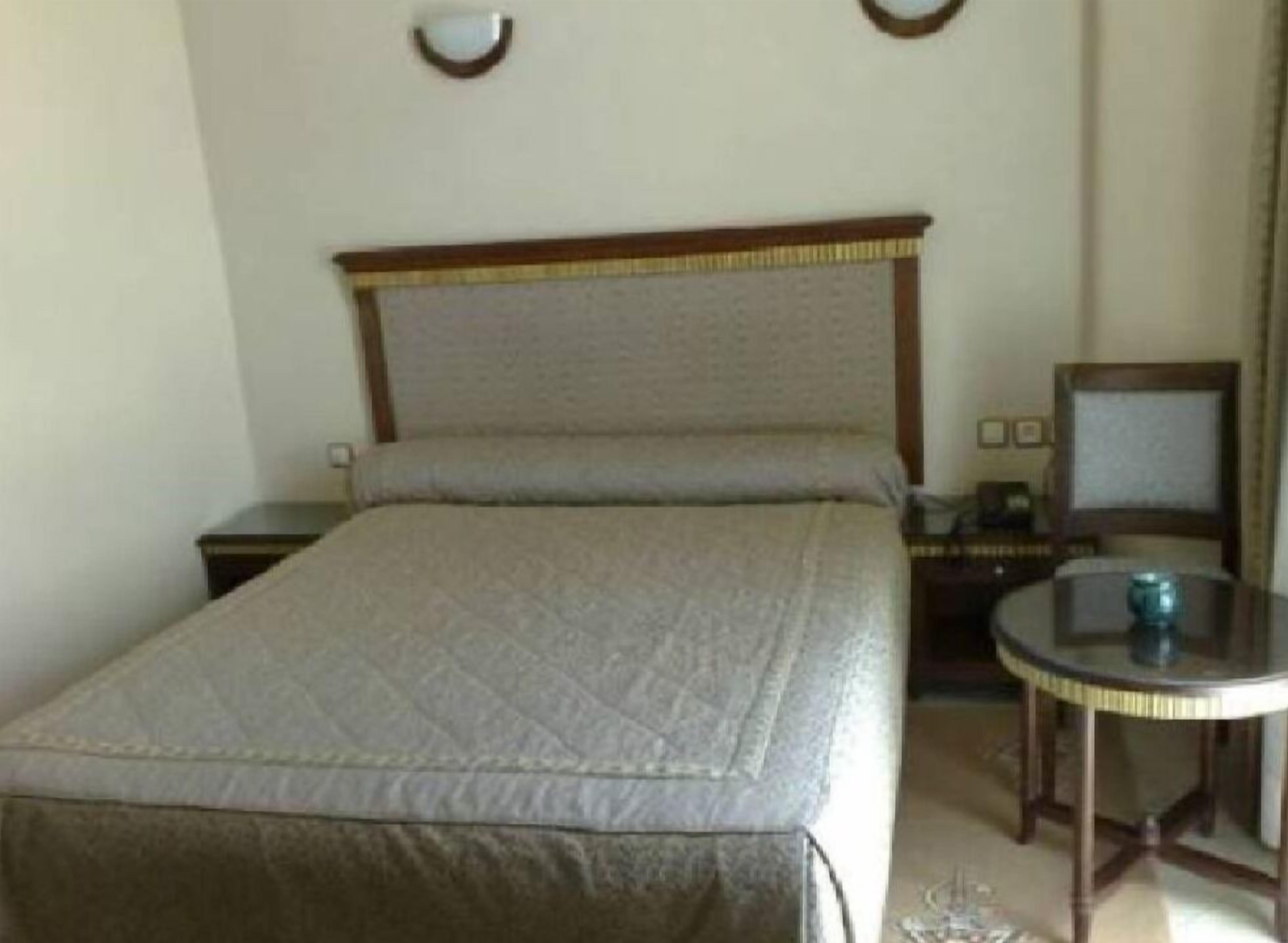 Quarto casal | Escrivaninha, cortinas blackout, Wi-Fi de cortesia, roupa de cama