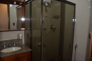 Standard Apartment, 2 Bedrooms | Bathroom | Shower, free toiletries, hair dryer, towels