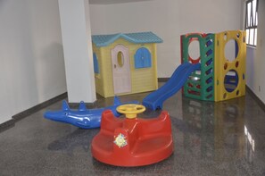 Children’s play area – indoor - Lindo e bem localizado 3 quartos (Cabo Frio)