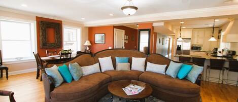 Smart-TV, Kamin, DVD-Player, Videothek