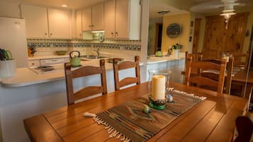 雪櫃、微波爐、焗爐、爐具