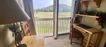 Cozy Mountain Condo — Free Transit, Hot Tub, & Garage Parking