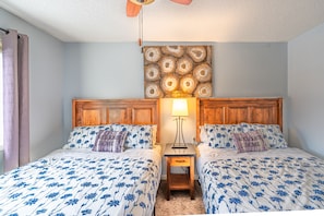 2 室のベッドルーム、アイロン / アイロン台、WiFi (無料)、ベッドシーツ