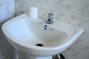 Shower, rainfall showerhead, towels