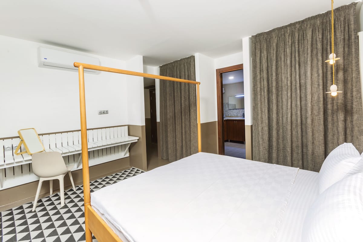 2 bedroom deluxe room, balcony, pool view | 1 bedroom, minibar, in-room safe, desk