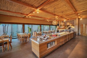 包含每日自助早餐