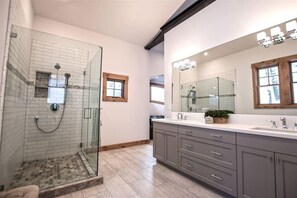 Towels - Alpine Mountain Home with Views (Olympic Valley)