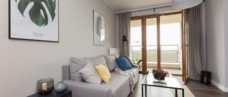 Apartment | Ruang tamu | 43 inci televisyen skrin rata dengan kabel, TV