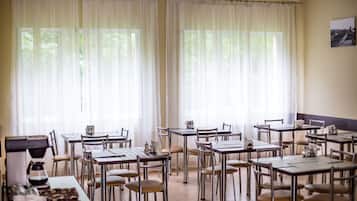 Petit déjeuner continental servi tous les jours en supplément