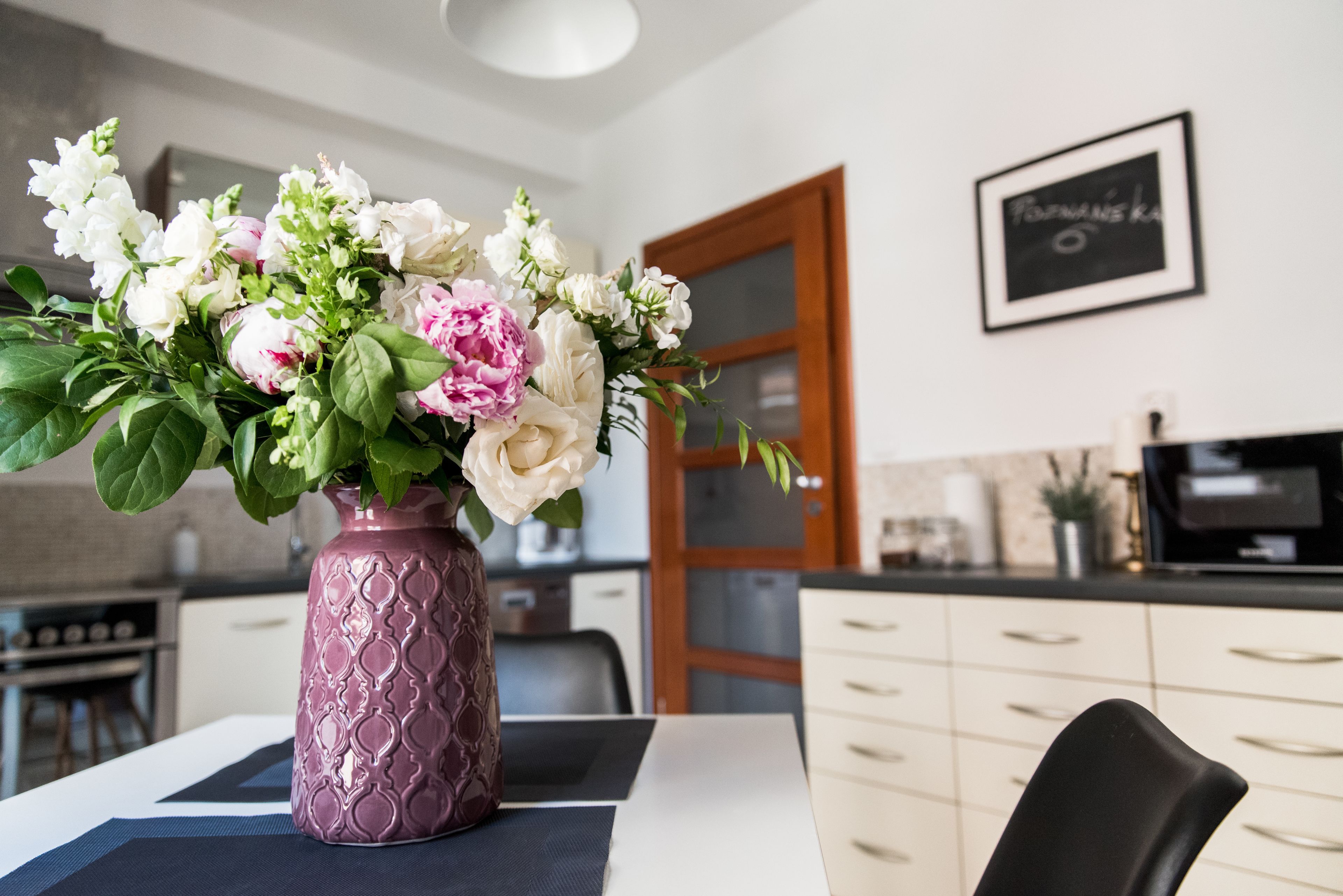 Departamento | Cocina privada | Refrigerador, microondas, horno y parrilla de estufa 