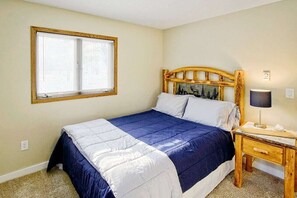 4 bedrooms, iron/ironing board, free WiFi, bed sheets - Exceptional 4BDR on Sugar Lake (Cohasset)