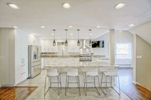 Fridge, microwave, oven, stovetop - Exceptional 4BDR on Sugar Lake (Cohasset)