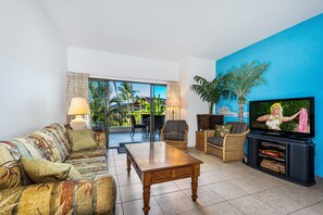 TV, DVD player, table football, ping pong - Free WiFi Garage Park, 2 OceanView Pools, Full Kitchen Royal Sea Cliff #1 Kona   (Kailua-Kona)