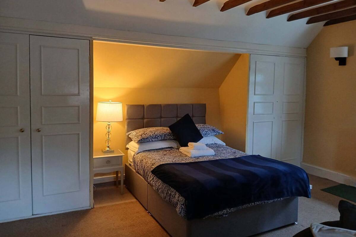 1 bedroom, premium bedding, in-room safe, desk