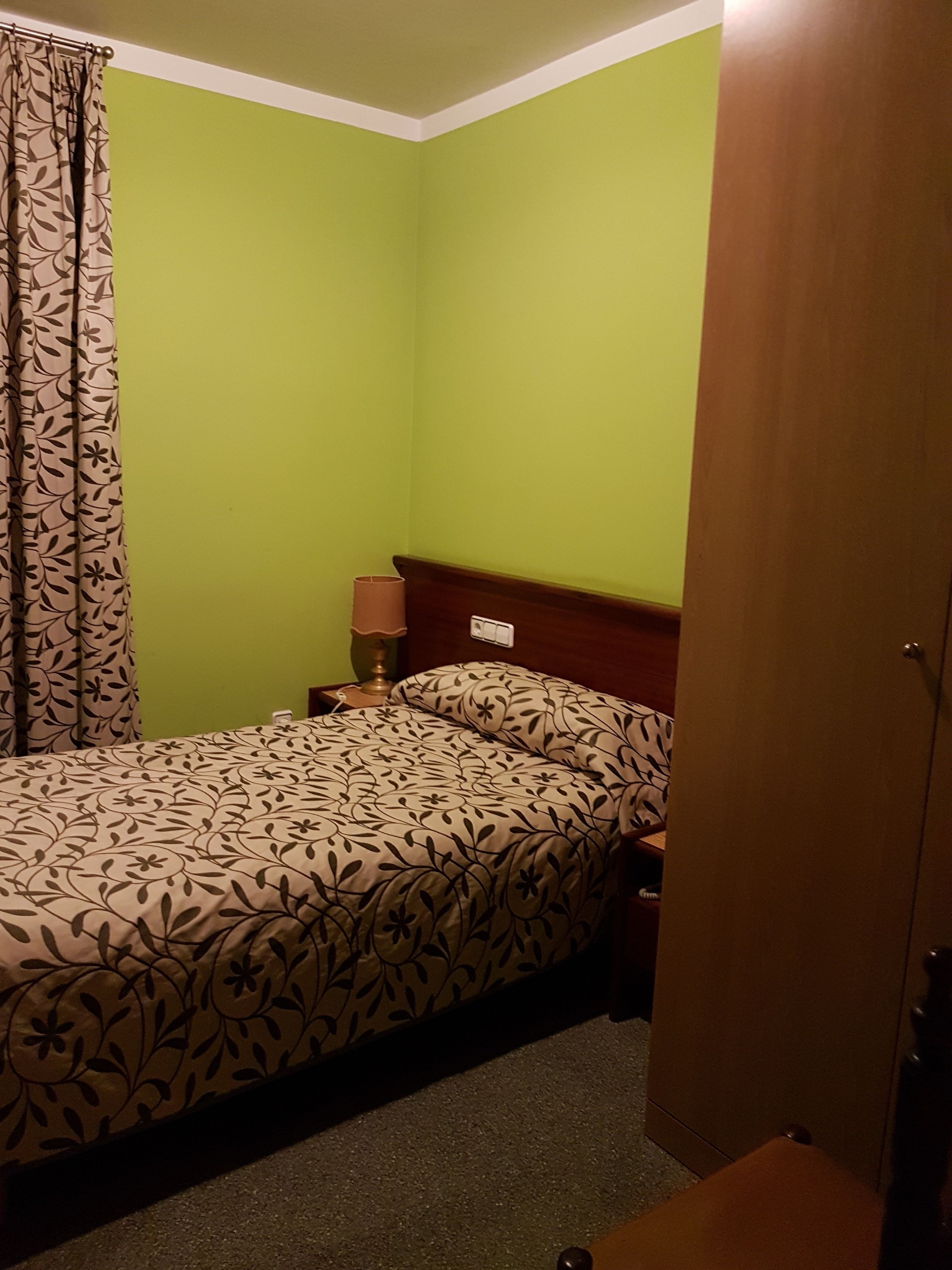 single room | in-room safe, desk, iron/ironing board, free cots/infant beds