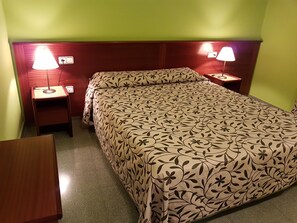 Double Room | In-room safe, desk, iron/ironing board, free cribs/infant beds - Hotel Don Pelayo (L'Arboc)