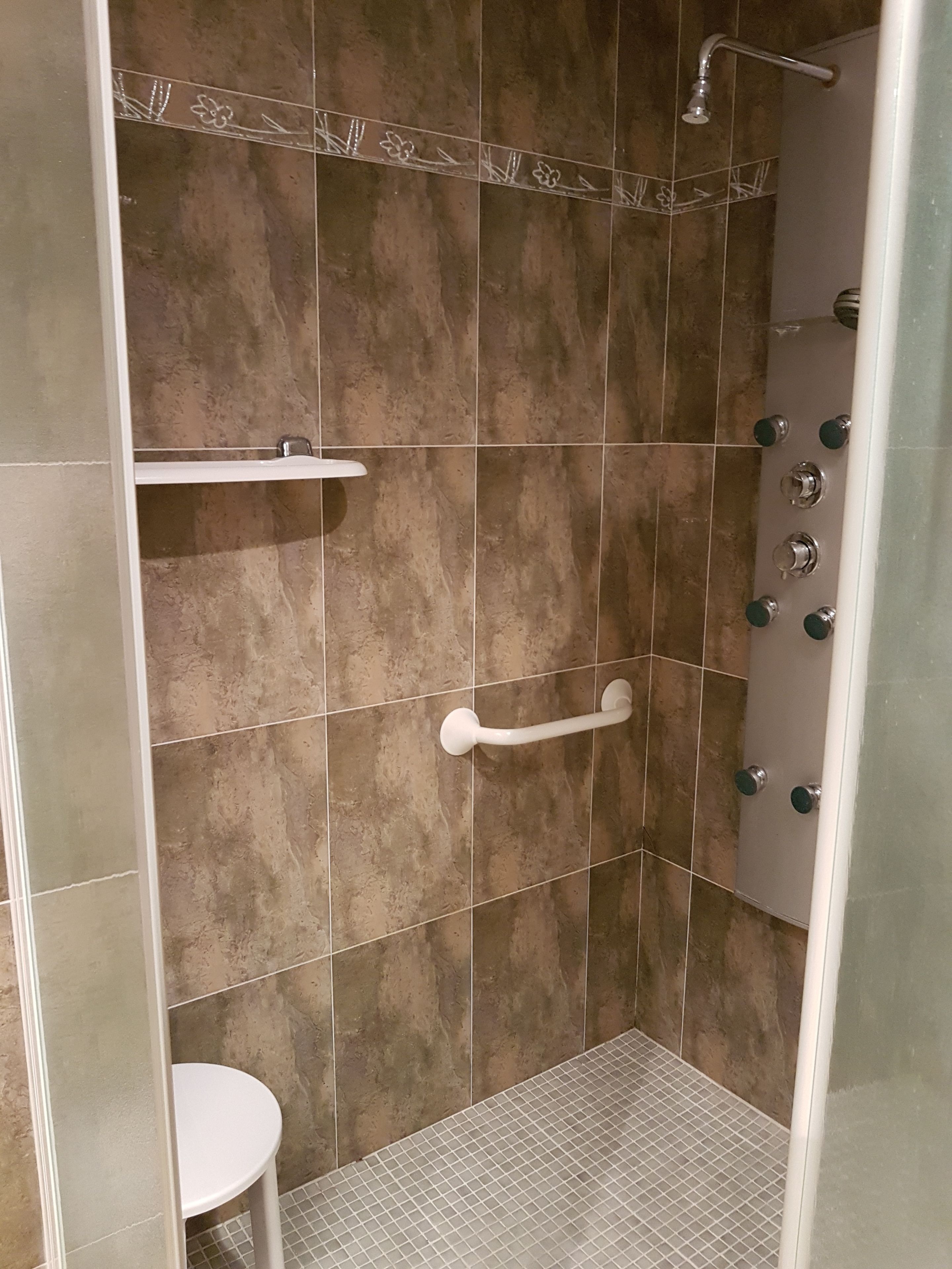double room | bathroom shower