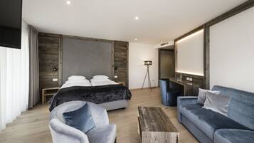 Deluxe Junior Suite | Premium bedding, in-room safe, desk, soundproofing