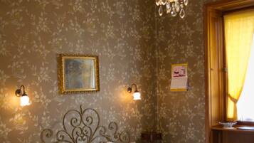 Suite, Terrasse | Schreibtisch, kostenloses WLAN, Bettwäsche, Rollstuhlgeeignet