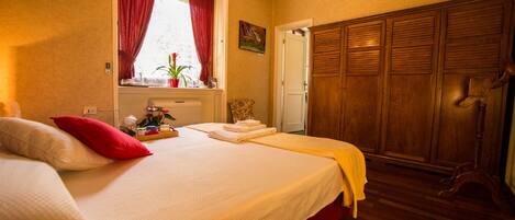 Chambre Double ou avec lits jumeaux | Bureau, Wi-Fi gratuit, draps fournis