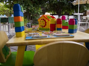 Zona de juegos infantil al aire libre